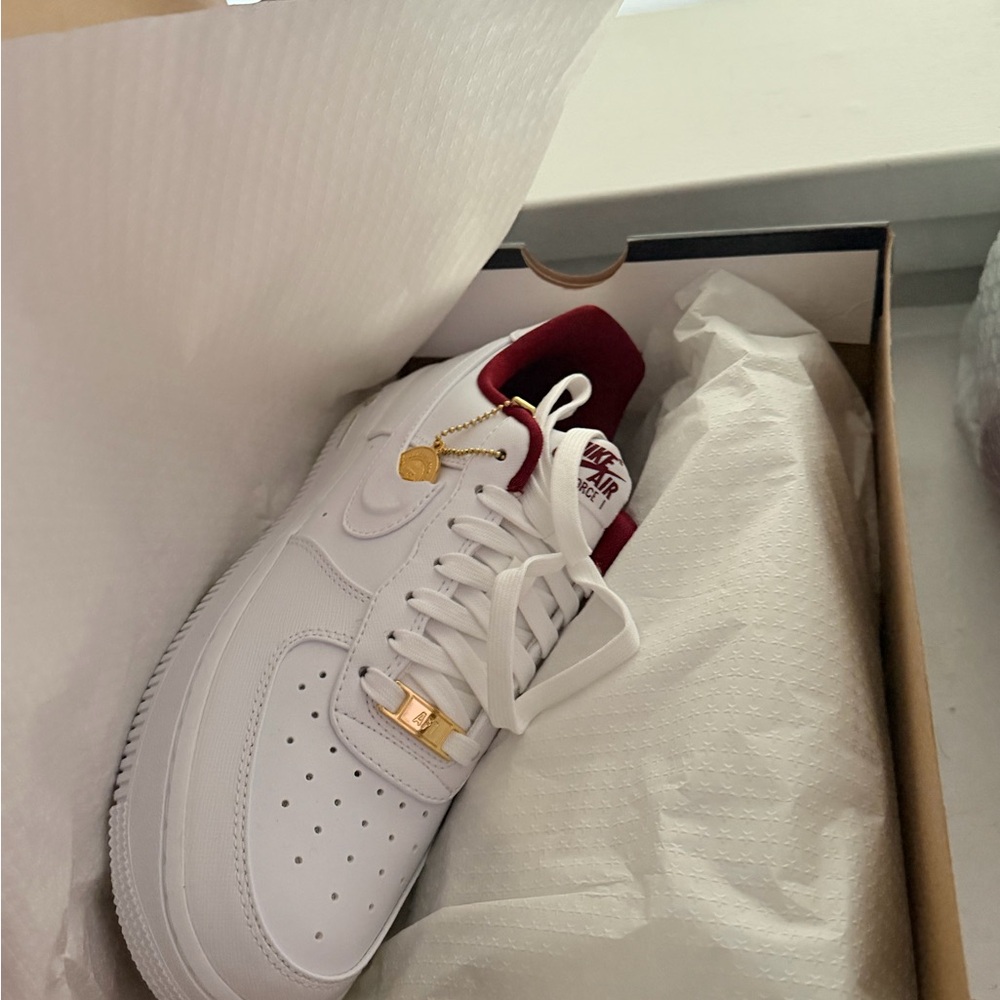 Nike air force 1 07 se low sisterhood sz 8.5 women New